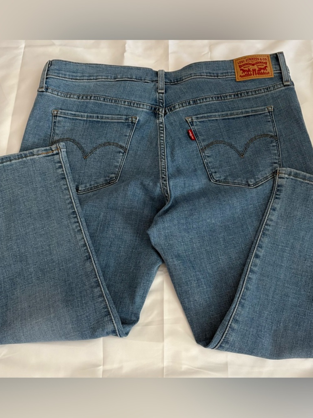 LEVI’S 🇺🇸 311SHAPING SKNY CAPRI Womens W32 MR Jeans Soft Relaxed Feel Light Wash - Picture 16 of 16
